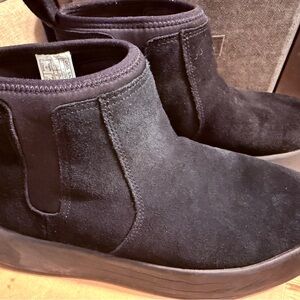 UGG women’s Black Suede Chukka Boots